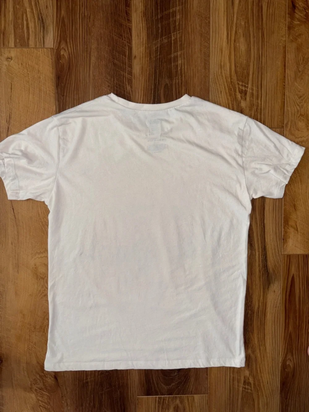 Bundle of Women’s Graphic Tees sizes M and L - Picture 6 of 16